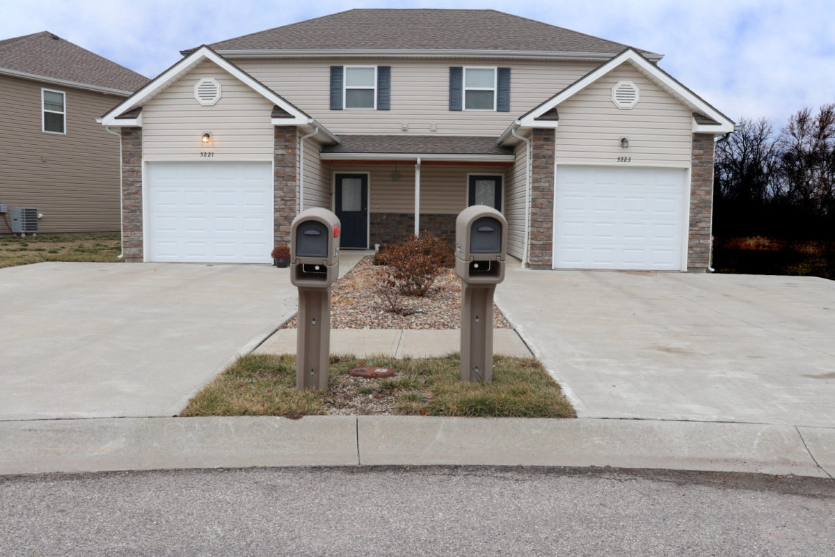 Myrna Manor Kerns Rentals